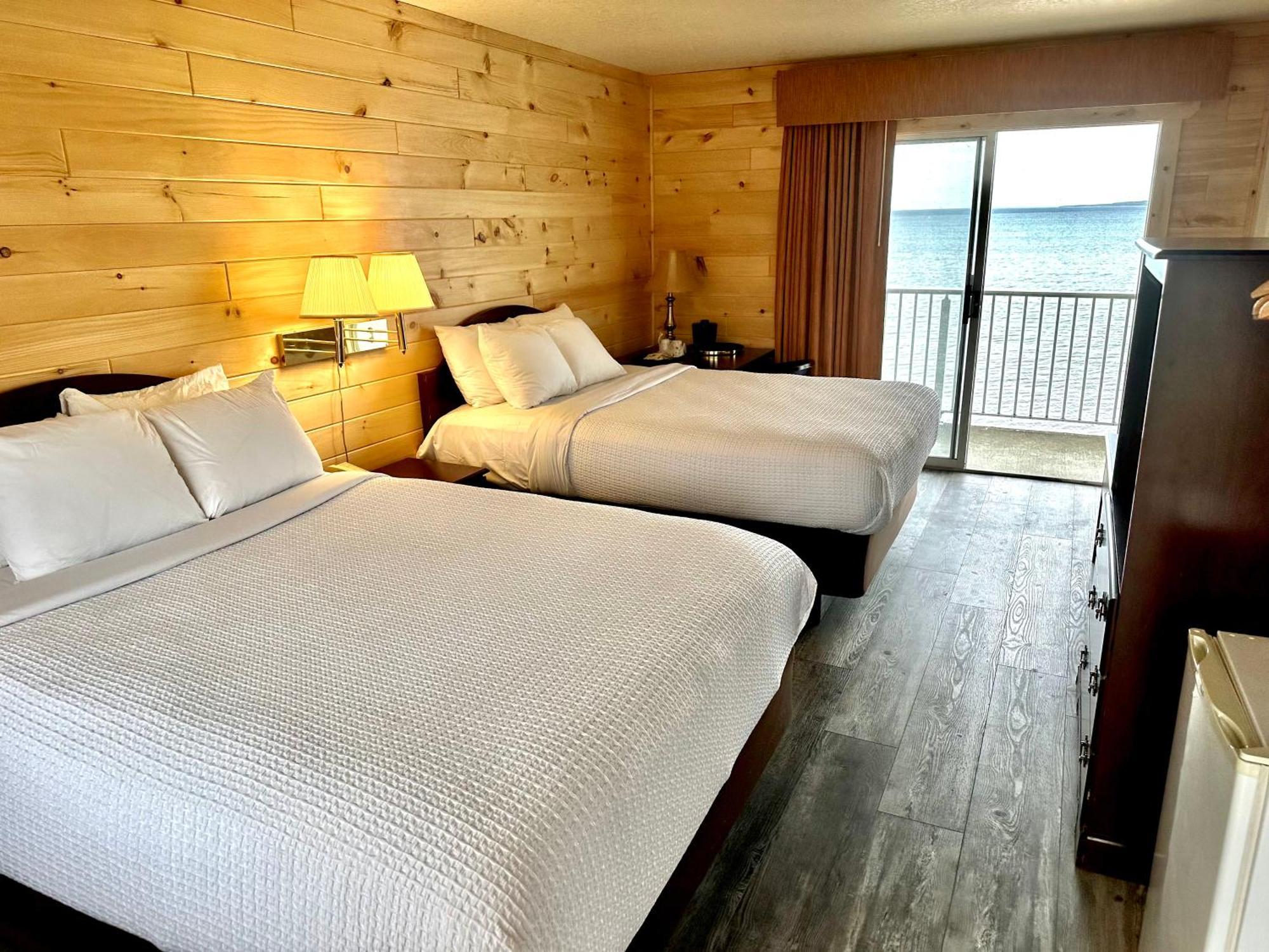 Bridgeview Motel Mackinaw City Exterior photo