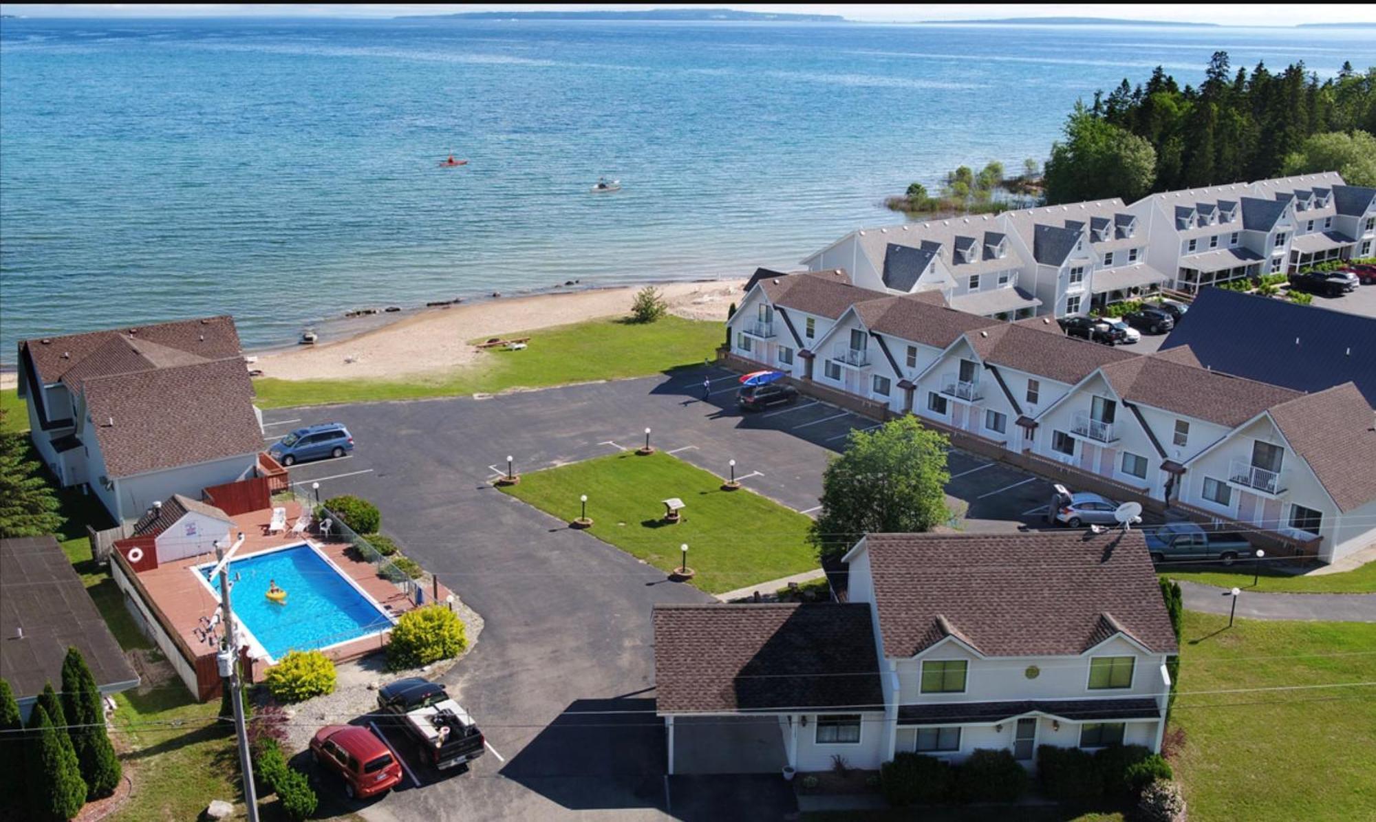 Bridgeview Motel Mackinaw City Exterior photo