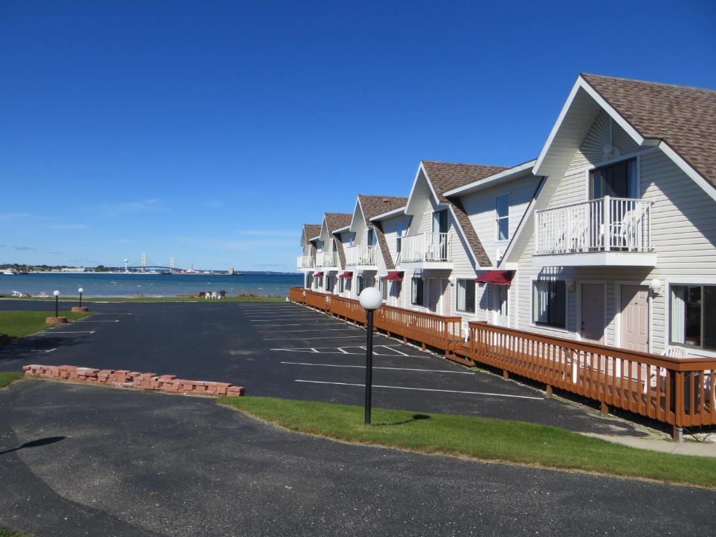 Bridgeview Motel Mackinaw City Exterior photo