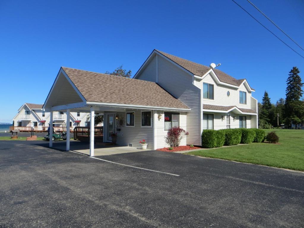 Bridgeview Motel Mackinaw City Exterior photo
