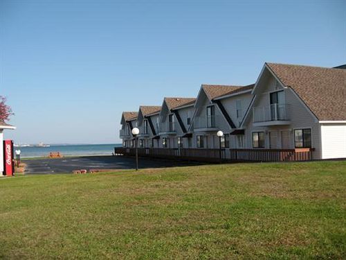 Bridgeview Motel Mackinaw City Exterior photo