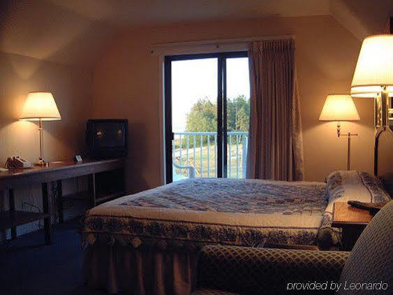 Bridgeview Motel Mackinaw City Room photo